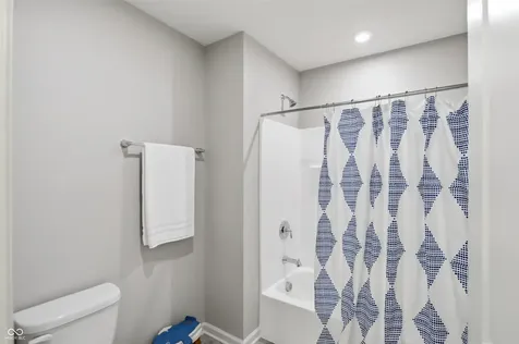 5402 Peachtree Road Zionsville IN 46077