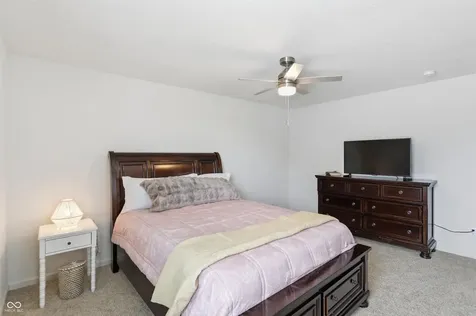 5402 Peachtree Road Zionsville IN 46077