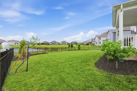 5402 Peachtree Road Zionsville IN 46077