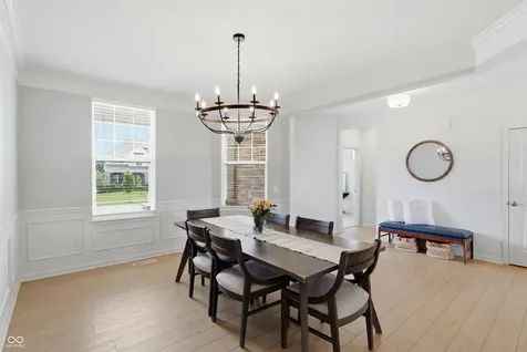5402 Peachtree Road Zionsville IN 46077
