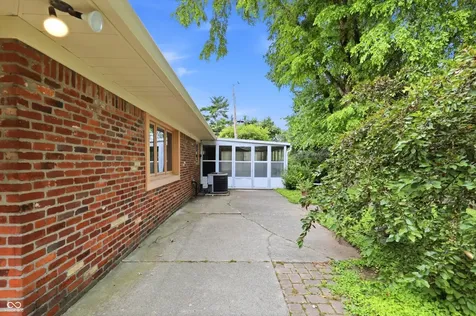 26 W Hill Valley Drive Indianapolis IN 46217