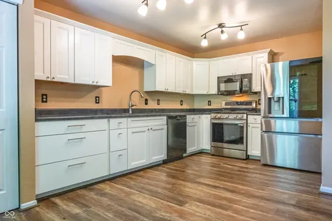 2154 Summer Breeze Way Greenwood IN 46143