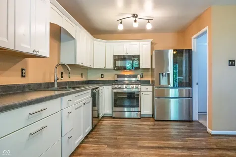 2154 Summer Breeze Way Greenwood IN 46143