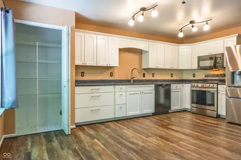 2154 Summer Breeze Way Greenwood IN 46143