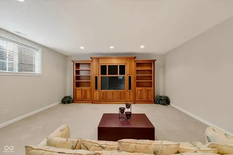 9322 Timberline Way Indianapolis IN 46256