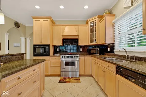 9322 Timberline Way Indianapolis IN 46256