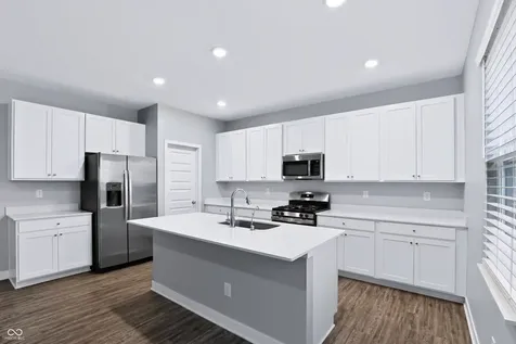 24 Hollister Way Cicero IN 46034