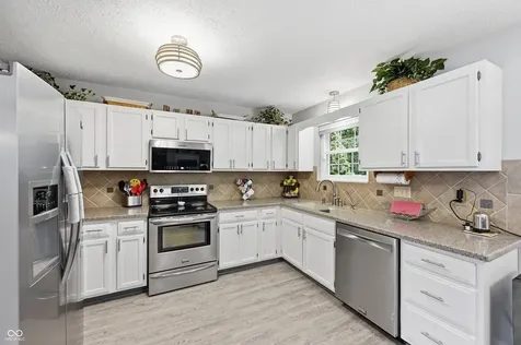 275 Inland Circle Avon IN 46123