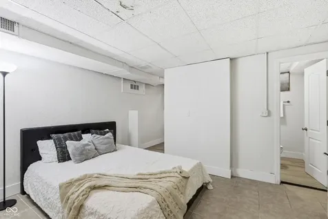 6623 E 10th Street Indianapolis IN 46219