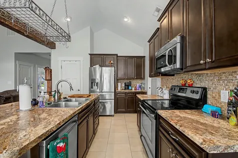 1611 Summerwood Greenfield IN 46140