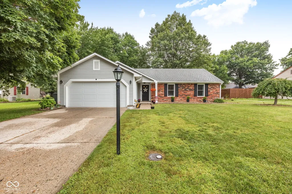 1043 Briarwood Drive Brownsburg IN 46112