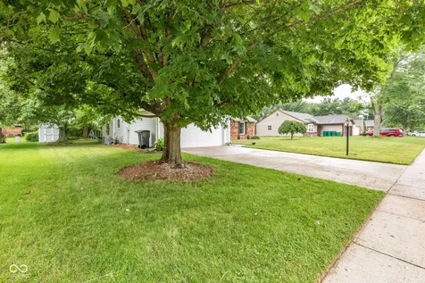 1043 Briarwood Drive Brownsburg IN 46112