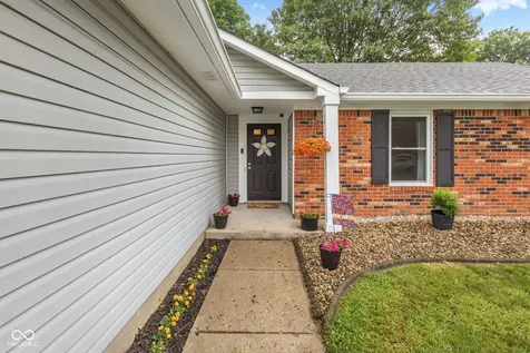 1043 Briarwood Drive Brownsburg IN 46112