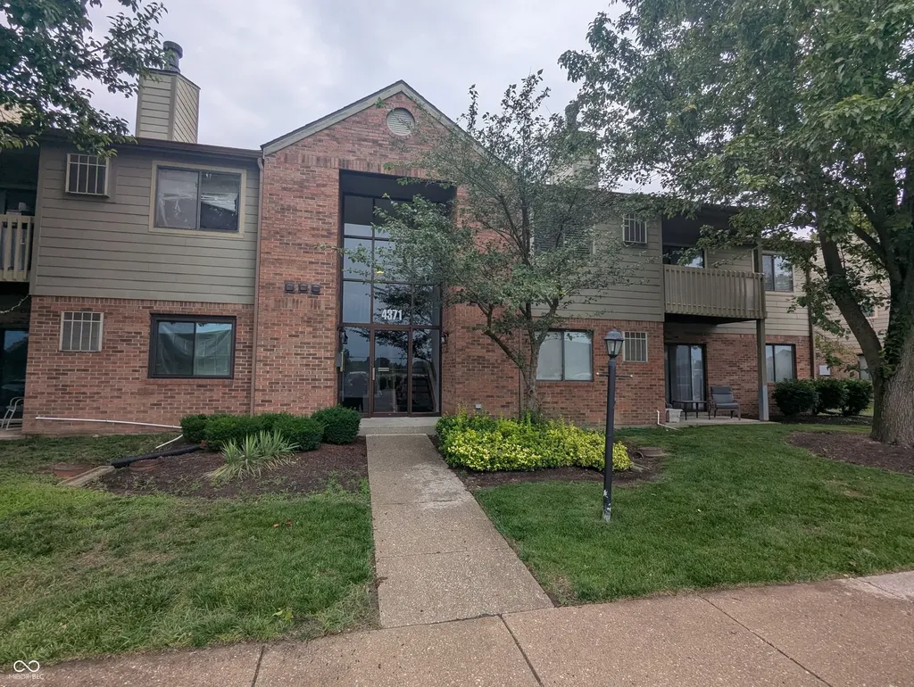 4371 W Village Parkway W Indianapolis IN 46254