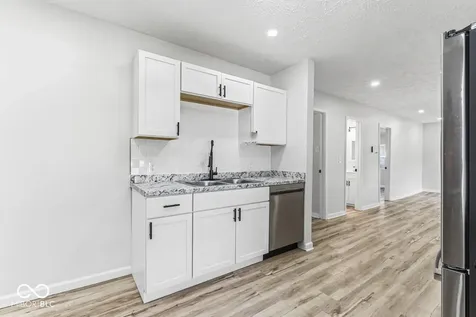 5547 W Southport Road Indianapolis IN 46221