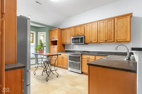 5029 Anna Maria Drive Columbus IN 47203