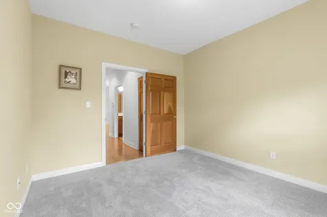 5029 Anna Maria Drive Columbus IN 47203