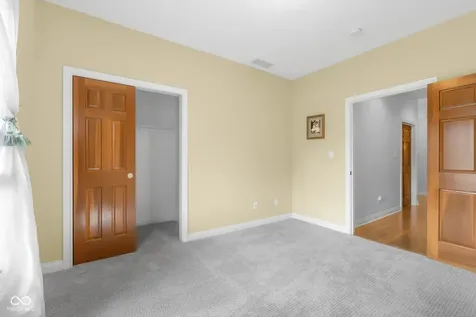 5029 Anna Maria Drive Columbus IN 47203