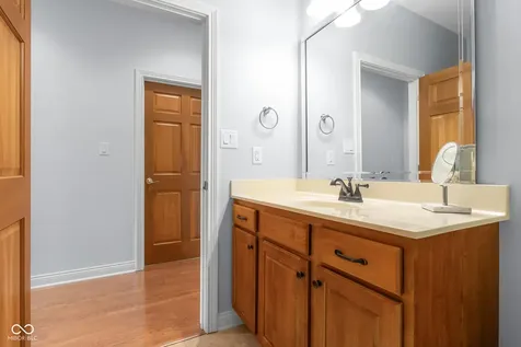 5029 Anna Maria Drive Columbus IN 47203