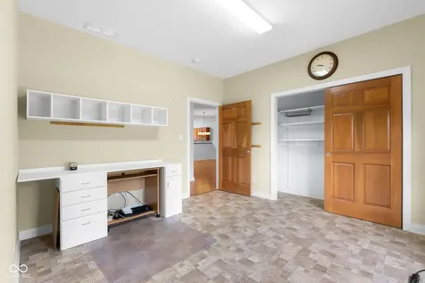 5029 Anna Maria Drive Columbus IN 47203
