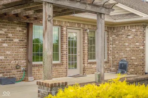 5029 Anna Maria Drive Columbus IN 47203