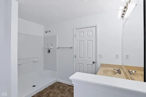 4818 Ladywood Bluff Indianapolis IN 46226