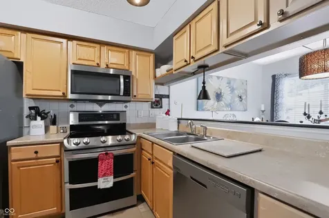 4212 Dahlia Indianapolis IN 46220