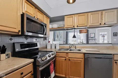 4212 Dahlia Indianapolis IN 46220