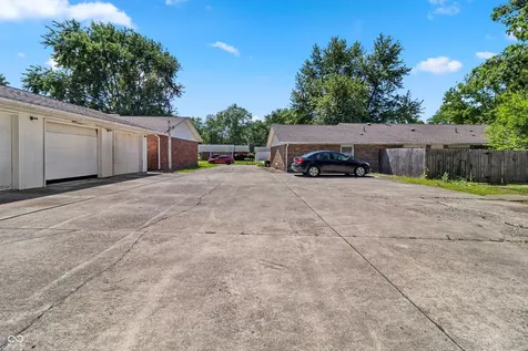 5308 5310 Hemlock Muncie IN 47306