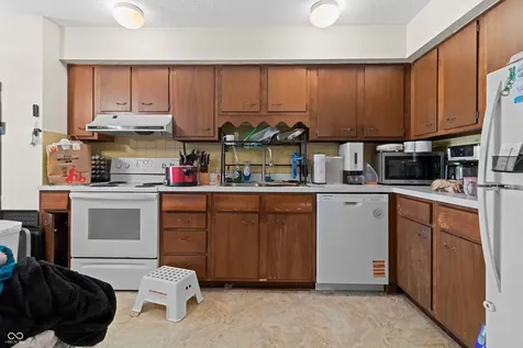 5308 5310 Hemlock Muncie IN 47306