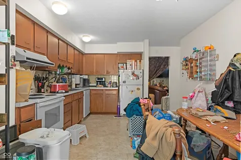 5308 5310 Hemlock Muncie IN 47306