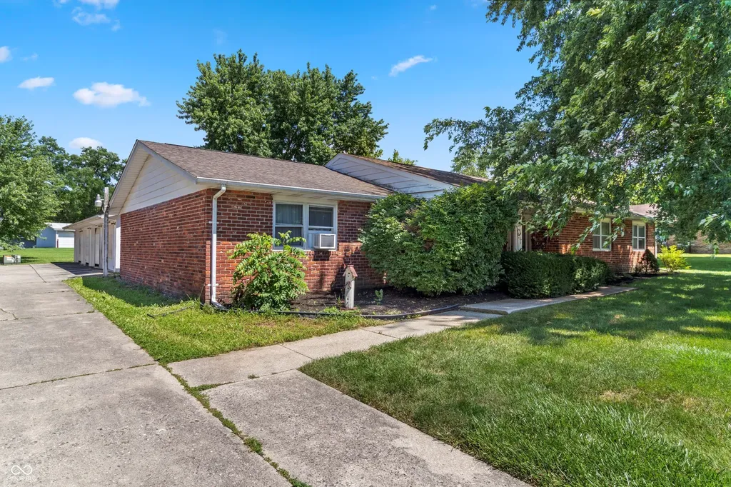 5304 5306 Hemlock Muncie IN 47304