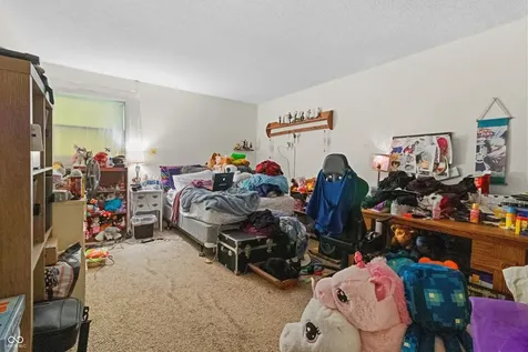 5304 5306 Hemlock Muncie IN 47304