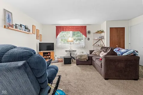 5304 5306 Hemlock Muncie IN 47304