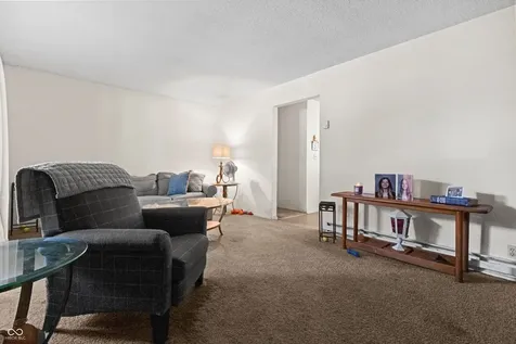 5304 5306 Hemlock Muncie IN 47304