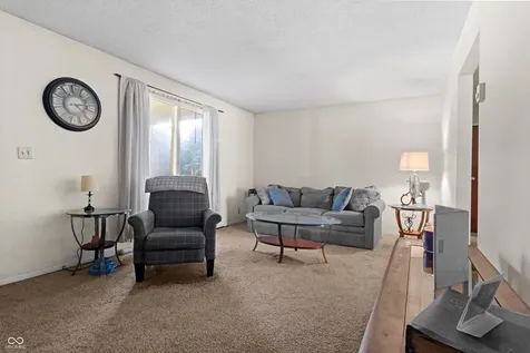 5304 5306 Hemlock Muncie IN 47304