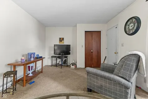 5304 5306 Hemlock Muncie IN 47304