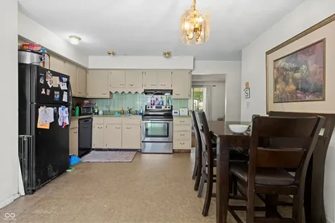 5304 5306 Hemlock Muncie IN 47304