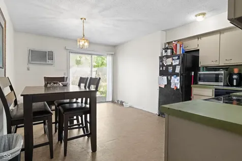 5304 5306 Hemlock Muncie IN 47304