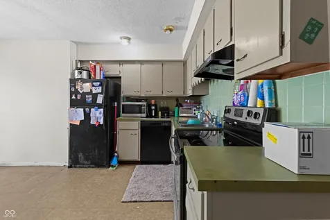 5304 5306 Hemlock Muncie IN 47304