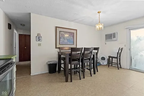 5304 5306 Hemlock Muncie IN 47304