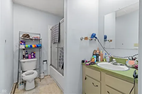 5304 5306 Hemlock Muncie IN 47304