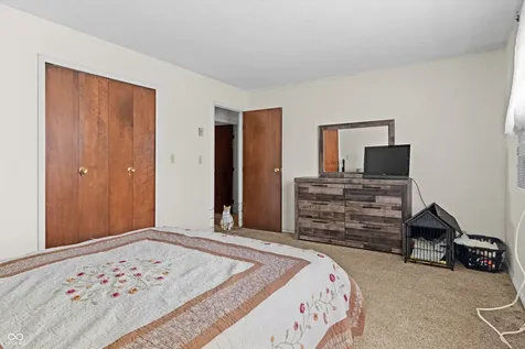 5304 5306 Hemlock Muncie IN 47304
