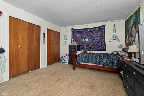 5304 5306 Hemlock Muncie IN 47304
