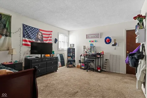 5304 5306 Hemlock Muncie IN 47304