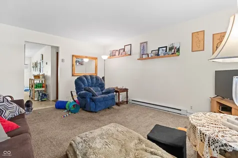 5304 5306 Hemlock Muncie IN 47304
