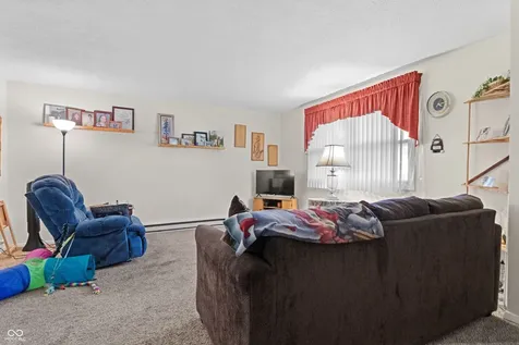 5304 5306 Hemlock Muncie IN 47304