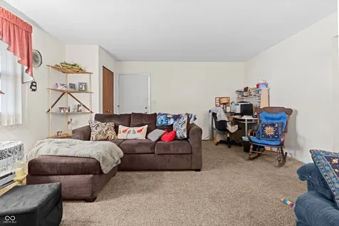 5304 5306 Hemlock Muncie IN 47304