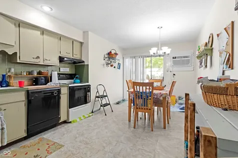 5304 5306 Hemlock Muncie IN 47304