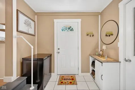 221 Della Road Columbus IN 47203